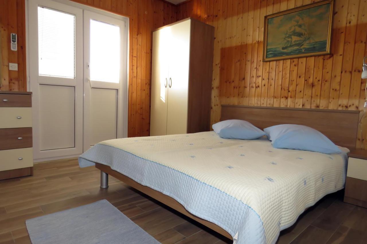 Apartments By The Sea Drasnice, Makarska - 5265 מראה חיצוני תמונה